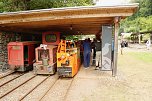 Rettung aus der Finsternis - am Rabensteiner Stollen wurde heute die Rettung unter Tage geprobt (Foto: agl)