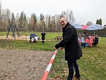 Bürgermeister Steffen Grimm eröffnete den neuen Piratenspielplatz in Bebra. (Foto: Janine Skara)