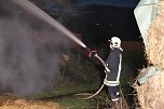 Brennender Strohballen in Westerengel (Foto: S. Dietzel)