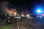 Brennender Strohballen in Westerengel (Foto: S. Dietzel)