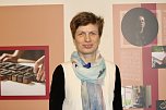Die Künstlerin Annekatrin Weiße bei der Vernissage zu Ihrer Ausstellung "Kreative Frauen aus Thüringen" im Langensalzaer Rathaus (Foto: Eva Maria Wiegand)
