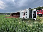 Unfall mit umgekipptem Sattelzug (Foto: S.Dietzel)