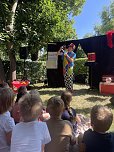 Beim Sommerfest der AWO Kita „Hinze Kidz" in Oldisleben hatten die KInder Spaß mit dem Clown Friedolin (Foto: Tina Göhring)