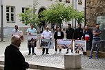 "Der Völkermord geht weiter" - auf dem Rathausplatz kam heute die jesidische Gemeinschaft zusammen um an das Schicksal ihrer Glaubensgemeinschaft zu erinnern (Foto: agl)