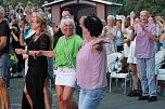 Begeisterte Zuschauerinnen und Zuschauer beim "ABBA Dream Tribute" Konzert in Bad Langensalza (Foto: Eva Maria Wiegand)