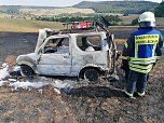 Auto setzt Stoppelfeld bei Seega in Brand  (Foto: Feuerwehr/ Silvio Dietzel)