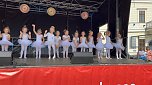 Die Eleven der Tanzschule Radeva in Aktion (Foto: H.Wernig)