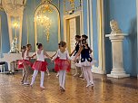 Die Tänzer und Tänzerinnen im Blauen Saal in Sondershausen (Foto: Tanzstudio Radeva)