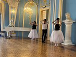 Die Tänzer und Tänzerinnen im Blauen Saal in Sondershausen (Foto: Tanzstudio Radeva)