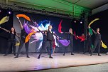 Volle Festhalle in Sundhausen beim Auftritt der jungen Tänzerinnen und Tänzer von More Esprit (Foto: Sven Tetzel)