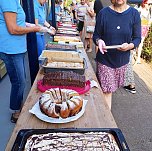 Viele Menschen kamen zum 2. Flohmarkt in das Naturschwimmbad Heldrungen (Foto: Peter Keßler)