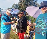 Viele Menschen kamen zum 2. Flohmarkt in das Naturschwimmbad Heldrungen (Foto: Peter Keßler)