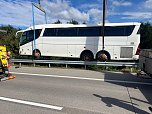 Verunglückter Bus an der A38 (Foto: S. Dietzel)