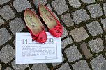 Aktion "Rote Schuhe" vor dem Nordh&auml;user Rathaus (Foto: agl)