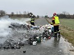 Kunststoffm&uuml;ll entz&uuml;ndete sich zwischen Kleinberndten und Friedrichslohra und musste abgekippt werden (Foto: S. Dietzel)