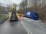 Rutschige Fahrbahn f&uuml;hrt zu Unfall (Foto: S. Dietzel)