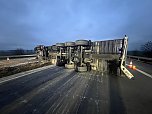 Sattelschlepper auf der A38 umgekippt (Foto: S.Dietzel)