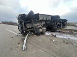 Sattelschlepper auf der A38 umgekippt (Foto: S.Dietzel)
