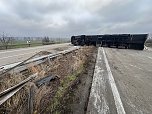 Sattelschlepper auf der A38 umgekippt (Foto: S.Dietzel)
