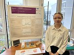 Anne Le&szlig;mann erhielt beim Regionalwettbewerb Jugend forscht 2024/25 in Halle (Saale) einen Sonderpreis der IHK Halle-Dessau. (Foto: IHK Halle-Dessau)