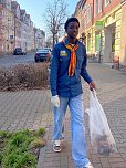 Die Nordh&auml;user Grash&uuml;pfer � Pfadfindergruppe beim aufr&auml;umen in der Hesser&ouml;der Stra&szlig;e (Foto: Doris Lang)