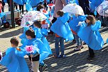 Einhundertundzwanzig Kindergartenkinder feierten mit ihren Erzieherinnen und Erziehern das 20. Jubil&auml;um des Schwefel-Sole-Heilbades Bad Langensalza mit einem Festumzug (Foto: Eva Maria Wiegand)