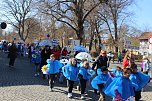 Einhundertundzwanzig Kindergartenkinder feierten mit ihren Erzieherinnen und Erziehern das 20. Jubil&auml;um des Schwefel-Sole-Heilbades Bad Langensalza mit einem Festumzug (Foto: Eva Maria Wiegand)