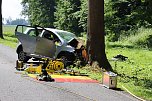 Fahrer stirbt bei Frontalkollision, Feuerwehr befreit Eingeklemmten (Foto: Feuerwehr Heiligenstadt)