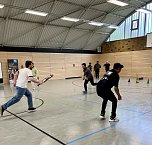 Internationale Studierende und Unternehmensvertreter vernetzen sich beim Cricket-Spiel (Foto: Hochschule Nordhausen)