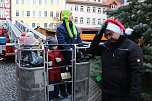 Große Freude bei kleinen Wichteln - Kita Kinder schmücken Weihnachtsbaum am Bad Langensalzaer Rathaus (Foto: Eva Maria Wiegand) Große Freude bei kleinen Wichteln - Kita Kinder schmücken Weihnachtsbaum am Bad Langensalzaer Rathaus (Foto: Eva Maria Wiegand)