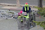 Gro&szlig;e Weihnachtsbaumschm&uuml;ck-Aktion auf dem T&ouml;pfermarkt in Bad Langensalza (Foto: emw/oas)