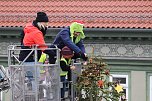 Gro&szlig;e Weihnachtsbaumschm&uuml;ck-Aktion auf dem T&ouml;pfermarkt in Bad Langensalza (Foto: emw/oas)