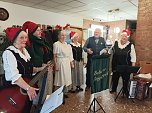 In der WB 4 Seniorengruppe in Sondershausen wurde stimmungsvoll die Weihnachtszeit gemeinsam mit den Bebraer Singv&ouml;geln eingel&auml;utet. (Foto: Thomas Leipold)