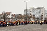 Übergabe des Friedenslichts aus Bethlehem an die Kreisjugendfeuerwehren. (Foto: vgf) Übergabe des Friedenslichts aus Bethlehem an die Kreisjugendfeuerwehren. (Foto: vgf)