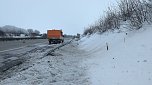 Der Lkw rutschte in den Graben. (Foto: Silvio Dietzel)