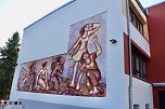 Wandbild von Peter Arlt an der Außenwand der Regelschule "Novalis" in Bad Tennstedt (Foto: Eva Maria Wiegand) Wandbild von Peter Arlt an der Außenwand der Regelschule "Novalis" in Bad Tennstedt (Foto: Eva Maria Wiegand)