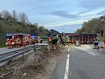 Lkw Unfall verteilt Tonnen an Sand auf der A38 (Foto: S. Dietzel)