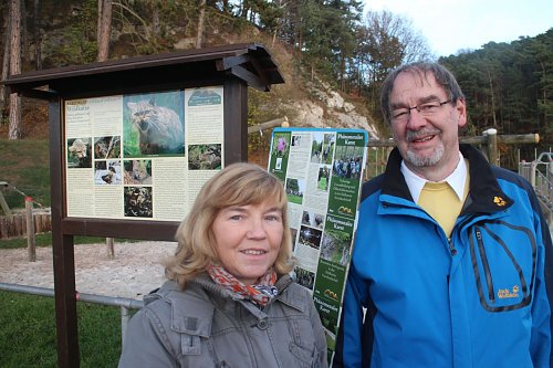 Andreas Heise und Frau Dr. Sabine Mehne vom Förderverein Karstwanderweg Nordhausen übergaben Tafeln und Zertifikate (Foto: Angelo Glashagel)