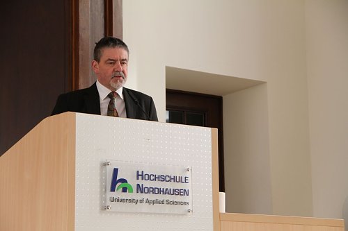 Lutz Herfordt leitet das Nordh&auml;user Studienkolleg (Foto: Angelo Glashagel)