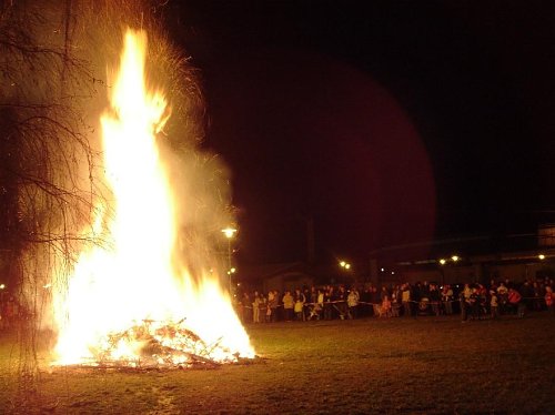Weihnachtsbaumverbrennung - Frankenhisser Knutfest (Foto: Stadtmarketing Bad Frankenhausen)
