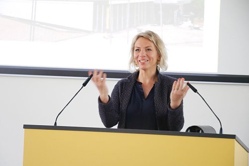 Ministerin Susanna Karawanskij unterstrich mit Blick auf die Nachhaltigkeit im Bau die Notwendigkeit der ingenieurtechnischen Ausbildung  (Foto: agl)