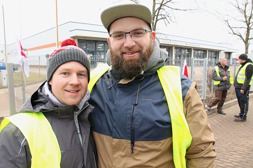 v.r.: Daniel Görisch und Kollege Garry Patze aus dem Werkstattbereich (Foto: agl)