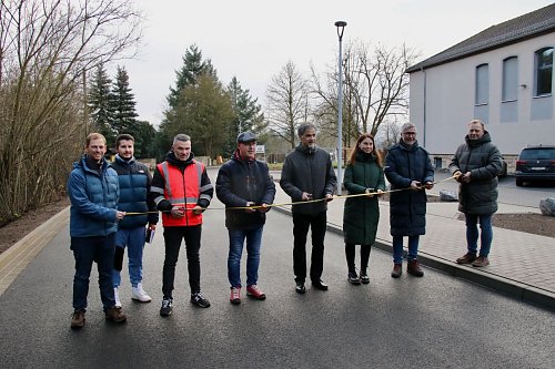 Die L&uuml;tzowstra&szlig;e wurde heute mit dem obligatorischem Banddurchschnitt wieder freigegeben (Foto: agl)