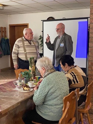 Steffen Ritschel im Gespr&auml;ch mit einem Teilnehmer der Veranstaltung.  (Foto: Thomas Leipold)