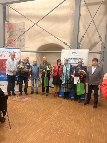 F&uuml;r die flie&szlig;igsten Blutspender gab es eine Auszeichnung. (Foto: DRK Kyffh&auml;userkreis )