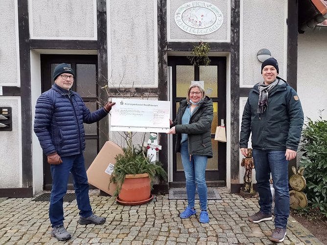Spendenübergabe in Petersdorf (Foto: Klassik-Enduro-Südharz e.V.)