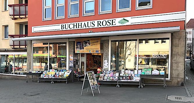 Eine feste Institution im Stadtbild: das Buchhaus Rose gegenüber vom Rathaus (Foto: nnz)