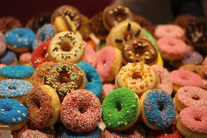 Donuts (Foto: Alice Barcellos auf Pixabay )