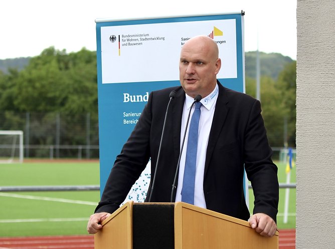 Der Bürgermeister der Stadt Sondershausen Steffen Grimm eröffnete feierlich das Sportzentrum "Am Göldner" (Foto: Eva Maria Wiegand)