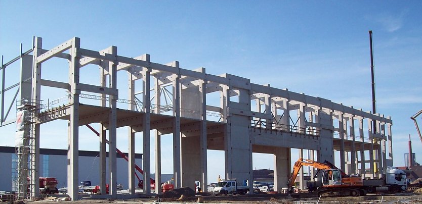 Halle im Rohbau f&uuml;r Airbus (Foto: HABAU)